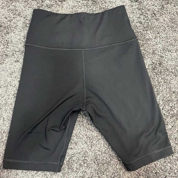 Victoria’s Secret on point live stretch black biker shorts women’s size S or M? - Picture 3 of 10